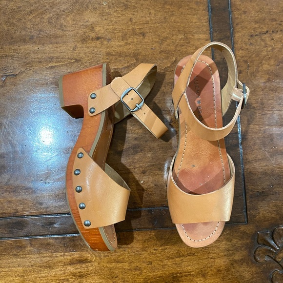 Lucky Brand Shoes - ✨ Lucky Brand sandals✨